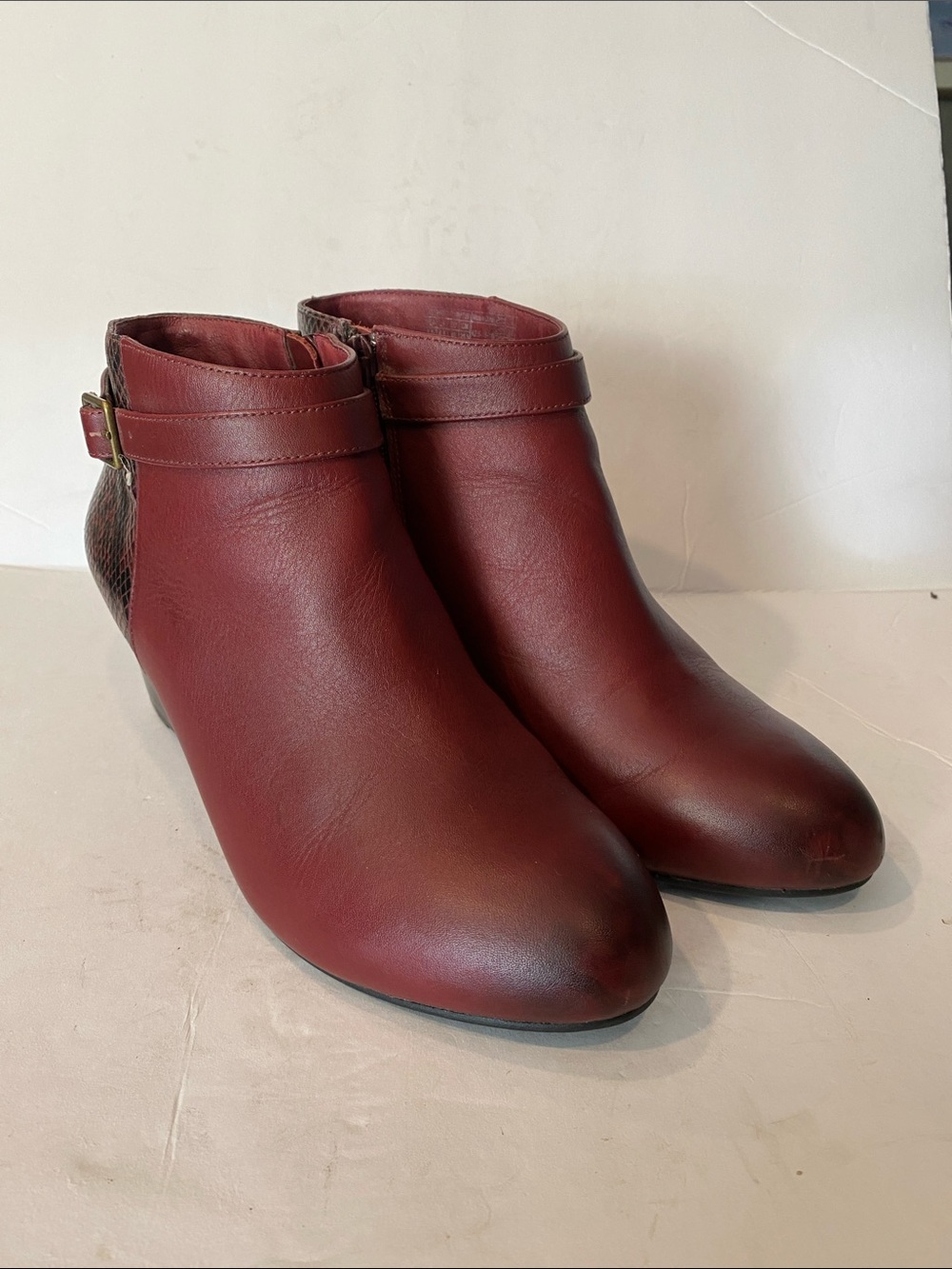 Vionic Shasta Burgundy Leather Wedge Ankle Boots